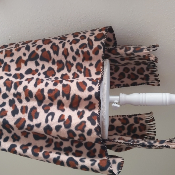 Home made fleece cover/wrap/ leopard print one size - Picture 6 of 8